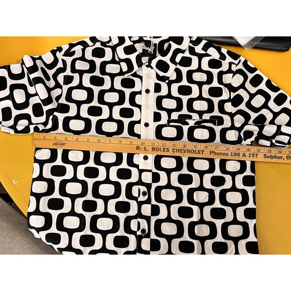 Vastlife TV Head Short Sleeve Button-Up Shirt Black Multi Men's Size Medium NWT - Picture 6 of 6